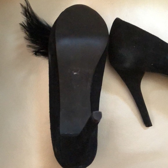 MICHAEL KORS Black Suede Peep Toe Pumps Shoes Size 6, feather accent at toes - Picture 6 of 6